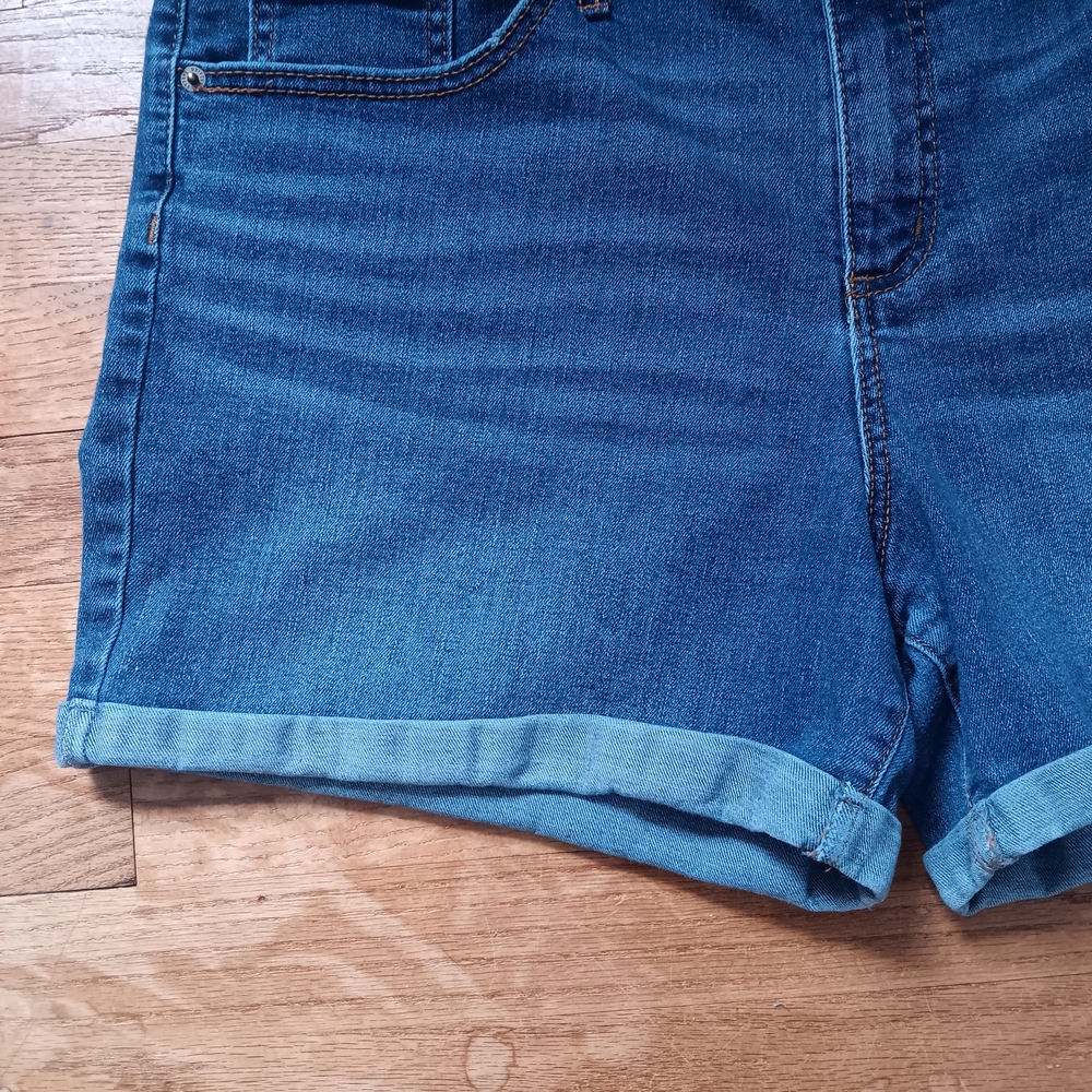 Universal Thread Women's Faded Blue Denim Roll Up Jean Shorts 16/33 - Picture 6 of 12